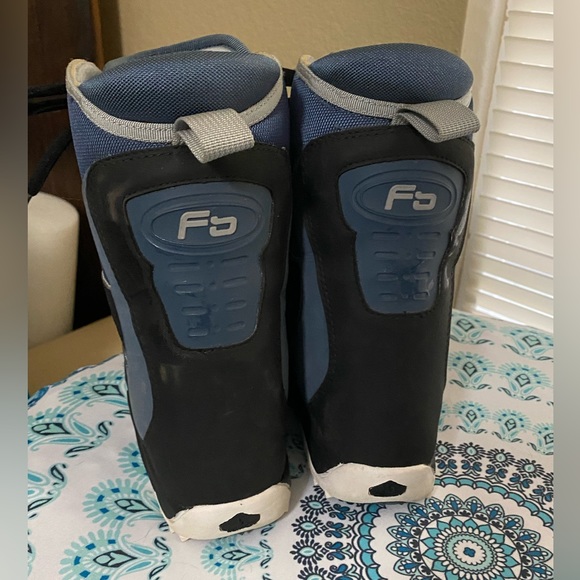 Burton youth snowboarding boots - Picture 2 of 9